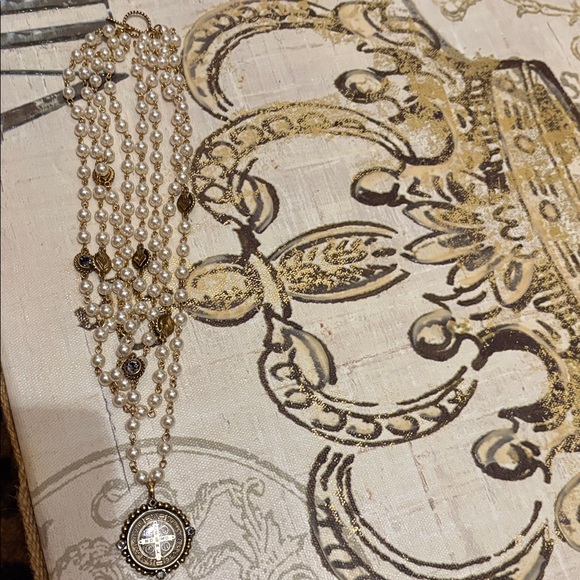 Beautiful Magdalena Pearl 4mm Pearl Cream Necklace! Like New - Picture 3 of 9